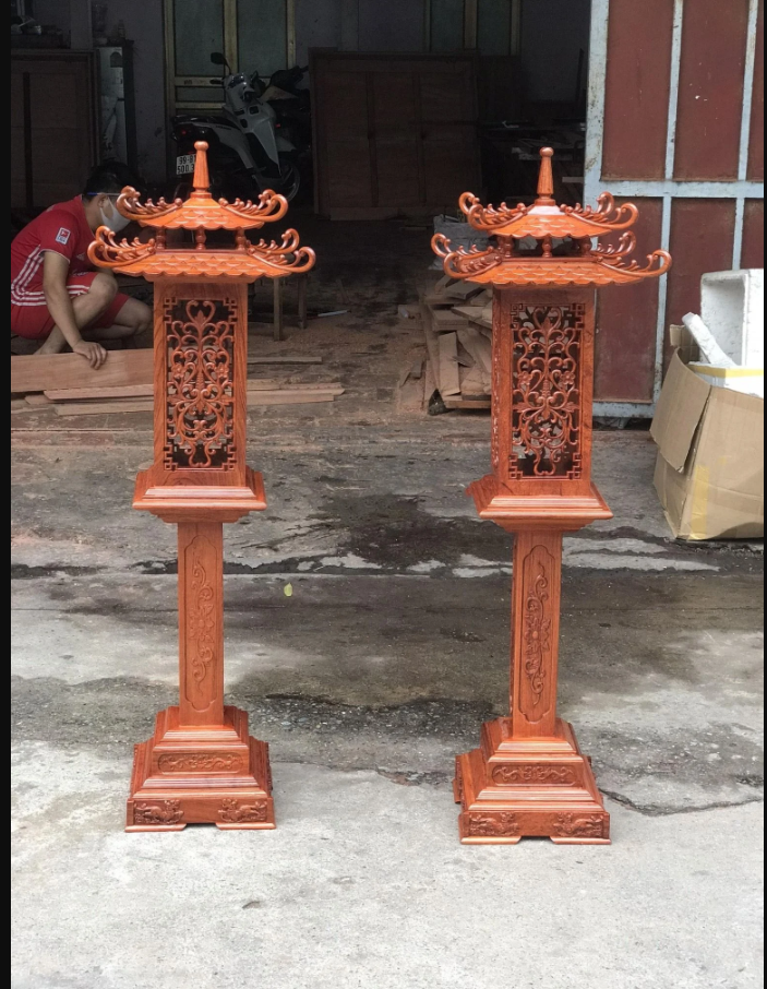 Cặp đèn thờ gỗ hương 2m8
